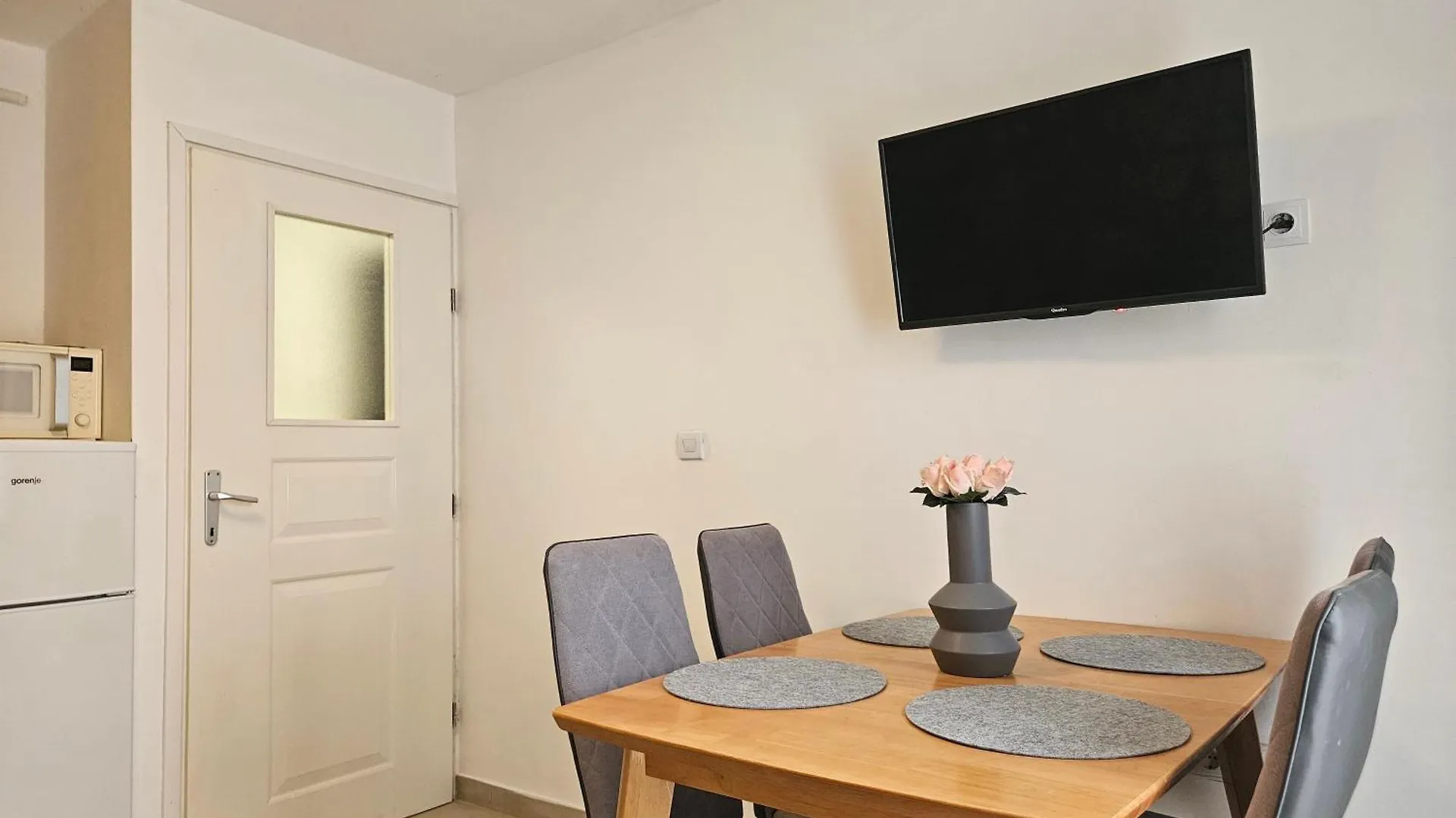 Apartment Vinjerac II 0*,
